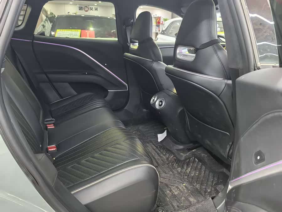 Avatr 11 2023 car image #10