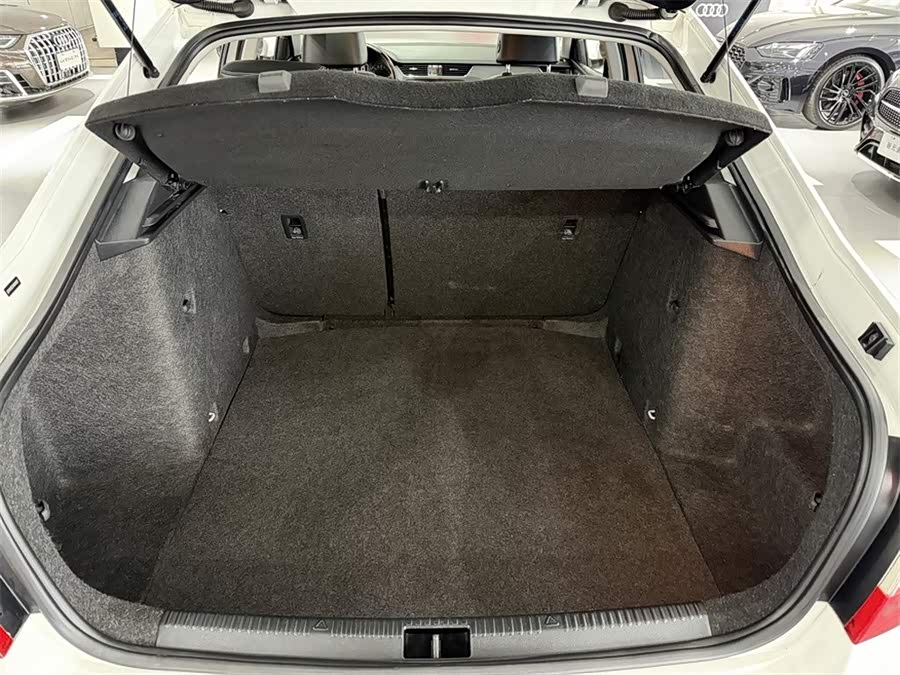 Skoda Octavia 2017 car image #10