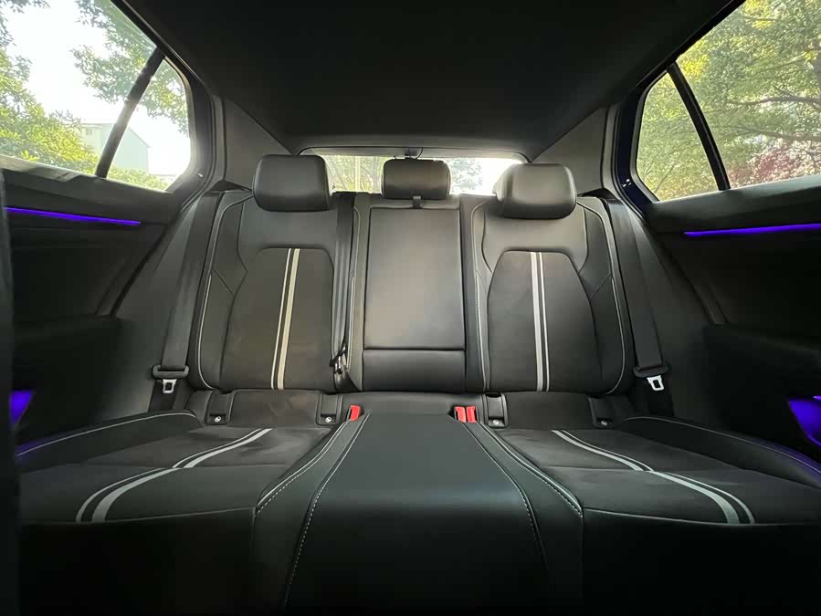 Volkswagen Golf 2023 car image #10