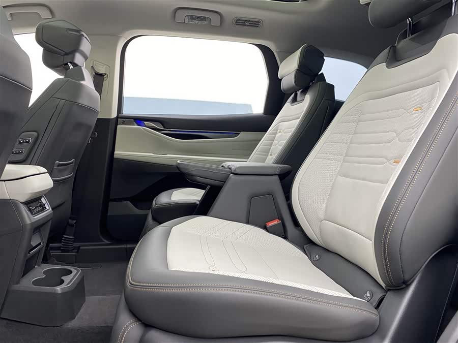 Ford Edge 2023 car image #10