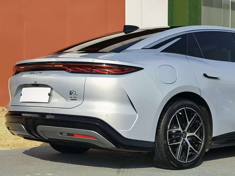 BYD HanL 2025 #10 BYD HanL 2025 car image #10