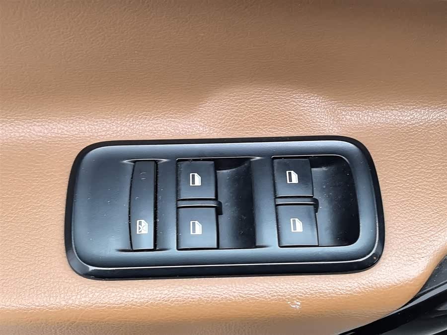 MG GS 2017 car image #10