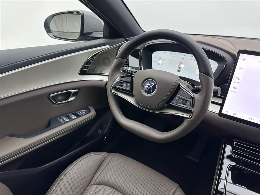 BYD Han 2025 car image #10