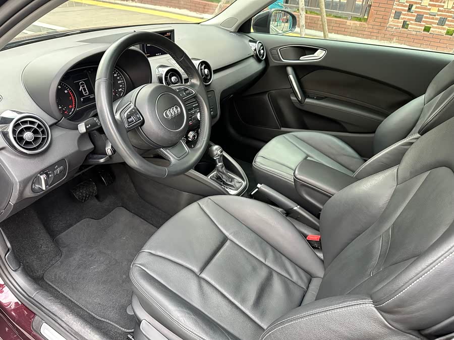 Audi A1 2015 car image #10