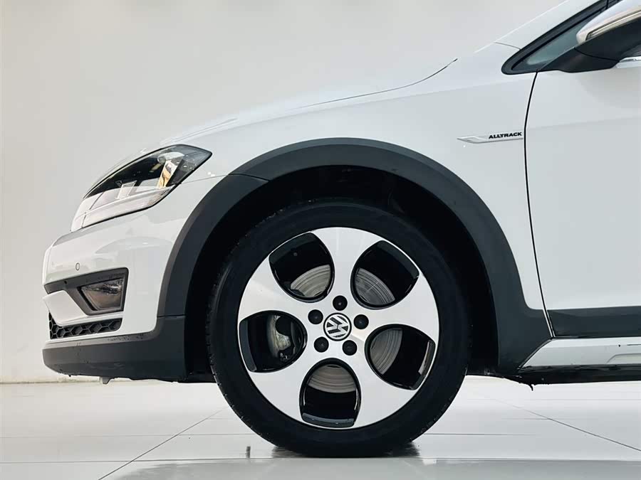 Volkswagen Golf (Imported) 2020 car image #10