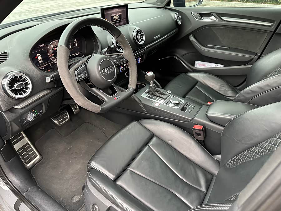 Audi RS 3 2018 immagine di auto #10