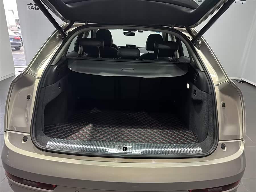 Audi Q3 2019 car image #10
