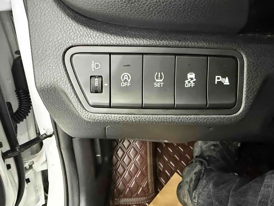 Kia Seltos 2023 imagen de coche #10