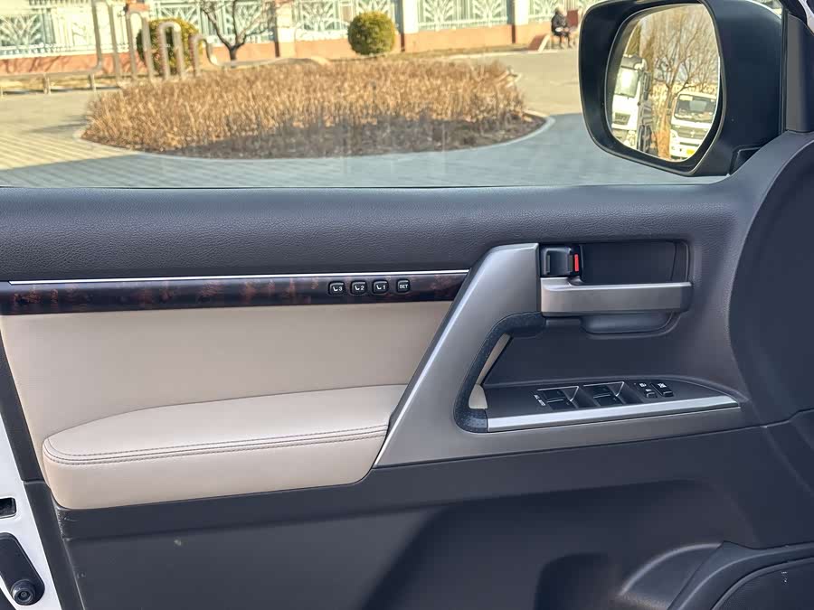 Toyota Land Cruiser 2011 immagine di auto #10