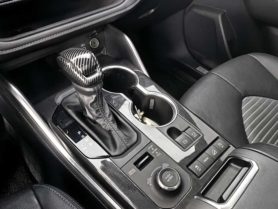 Toyota Crown Kluger 2022 car image #10