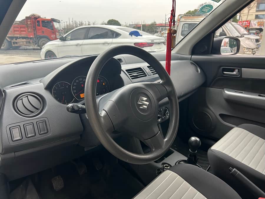 Suzuki Swift 2016 car image #10