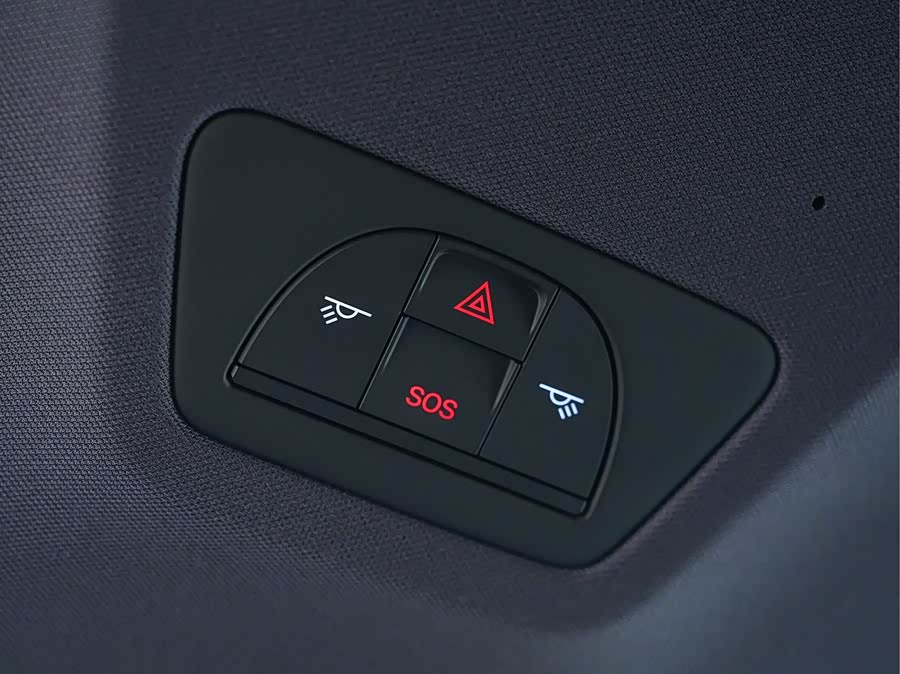 Avatr 06 2025 car image #10