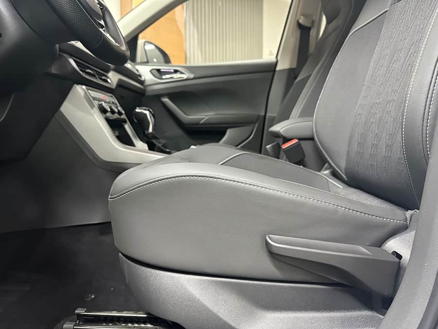 Volkswagen T-Cross 2021 #10 Volkswagen T-Cross 2021 car image #10