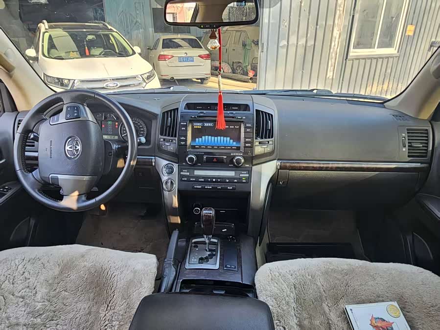 Toyota Land Cruiser 2010 #10 Toyota Land Cruiser 2010 car image #10