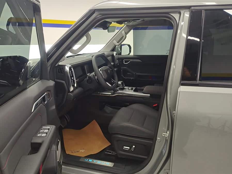 Jetour Traveller 2023 car image #10