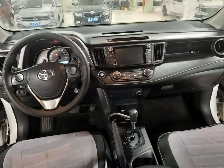 Toyota RAV4 2017 #10 Toyota RAV4 2017 car image #10