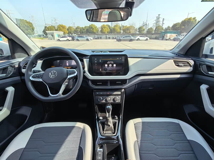 Volkswagen Tharu 2025 immagine di auto #10