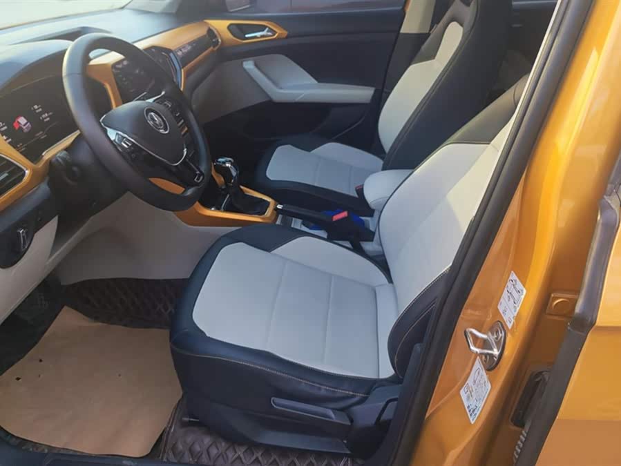 Volkswagen T-Cross 2019 car image #10