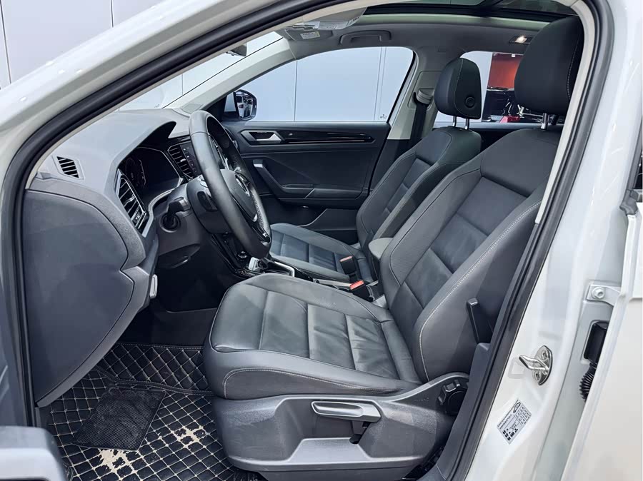 Volkswagen T-Roc 2021 car image #10