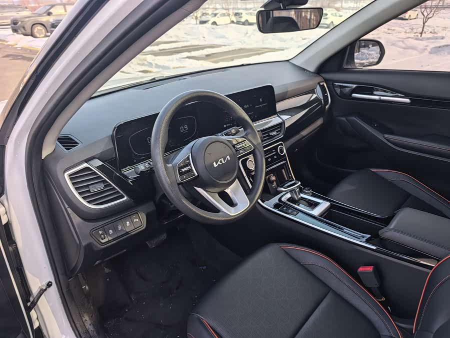 Kia Seltos 2024 imagen de coche #10