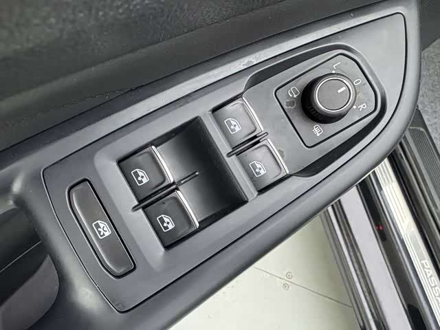 Volkswagen Passat 2023 imagen de coche #10