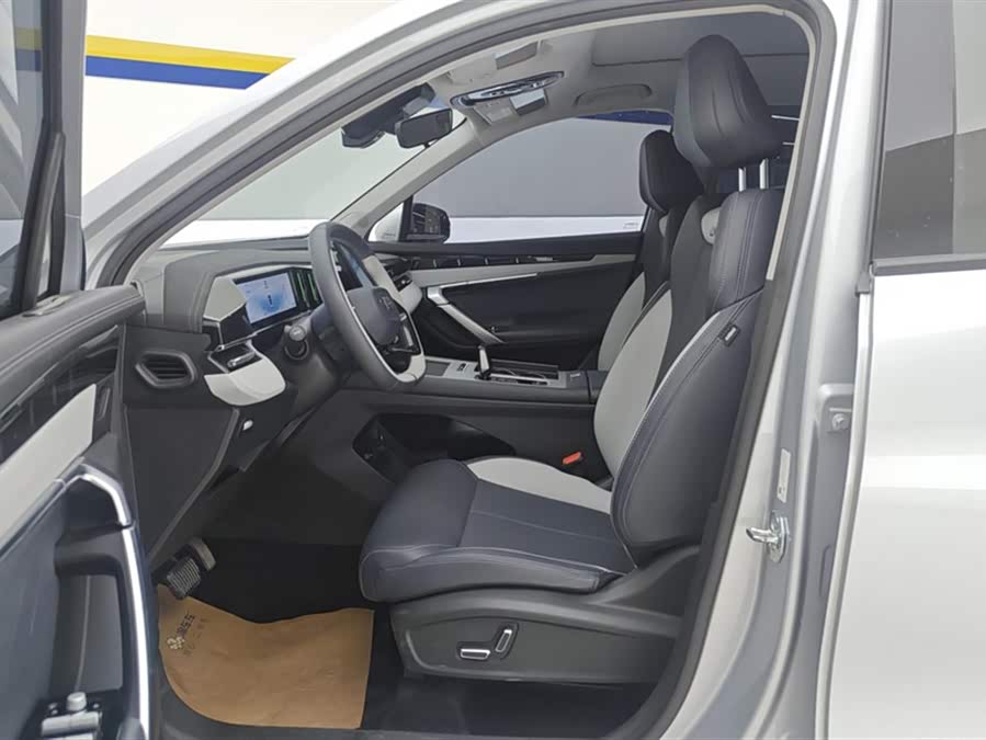 GEELY Boyue L 2025 car image #10