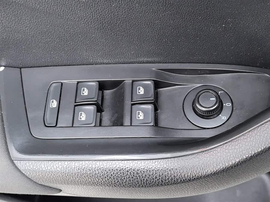 Skoda Kamiq 2020 изображение автомобиля #10