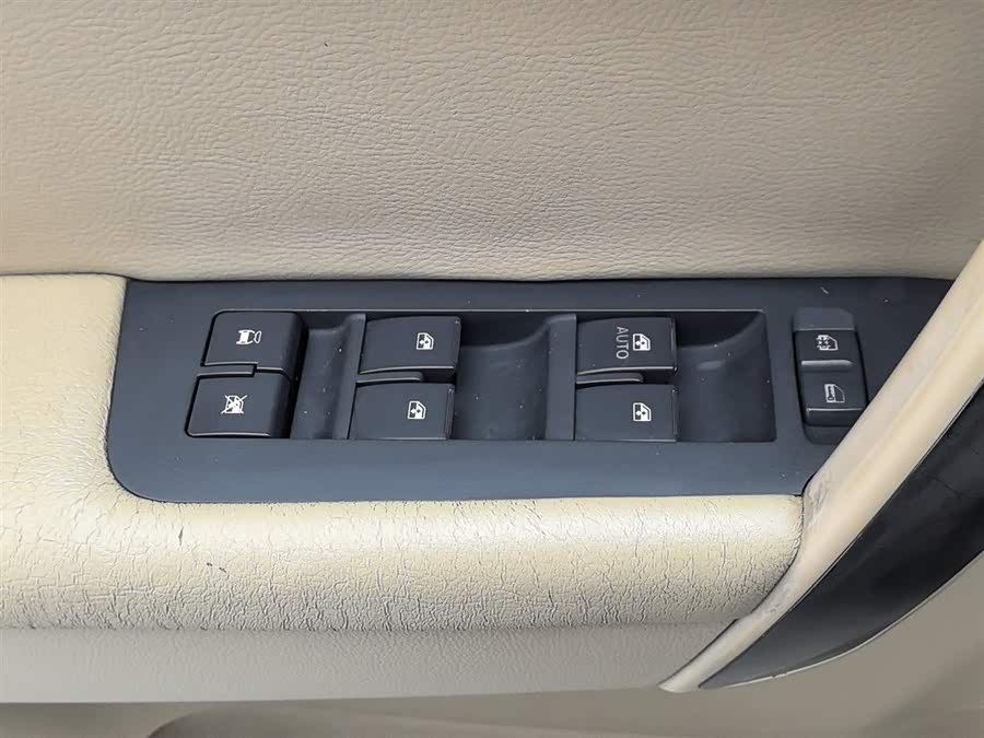 Chevrolet Captiva (Imported) 2010 car image #10