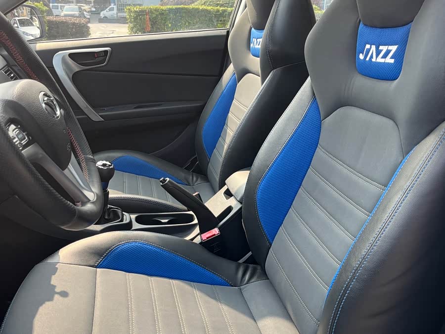 Soueast V5 Lingzhi 2015 car image #10