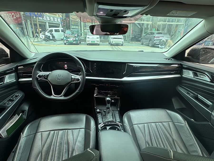 Volkswagen Passat 2022 immagine di auto #10