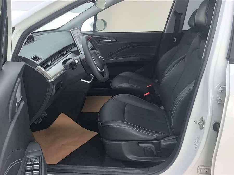 哪吒汽车 哪吒V 2022 #10 哪吒汽车 哪吒V 2022 汽车图片 #10