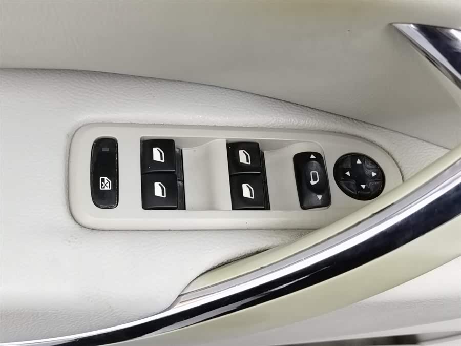 Citroen C5 2012 car image #10