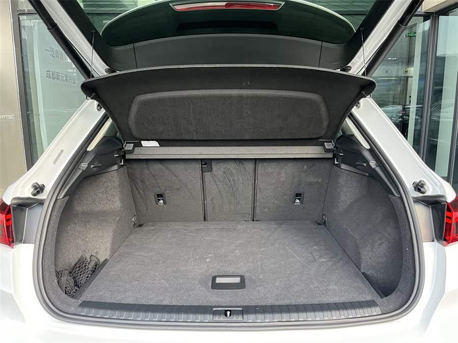 Audi Q3 2020 car image #10