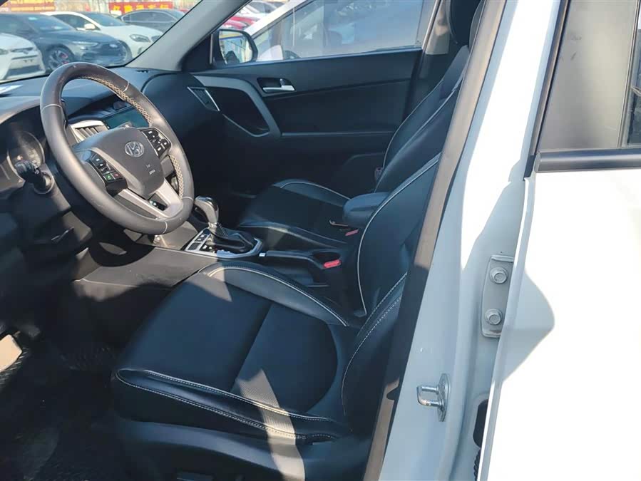 Hyundai ix25 2018 car image #10