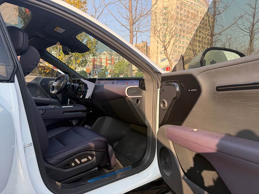 Avatr 07 2025 car image #10