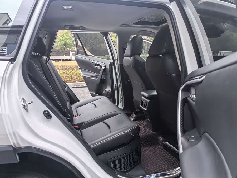 Toyota RAV4 Hybird E+ 2021 immagine di auto #10