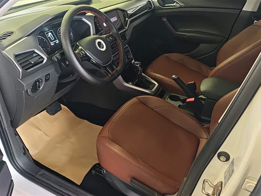 Volkswagen T-Cross 2021 immagine di auto #10