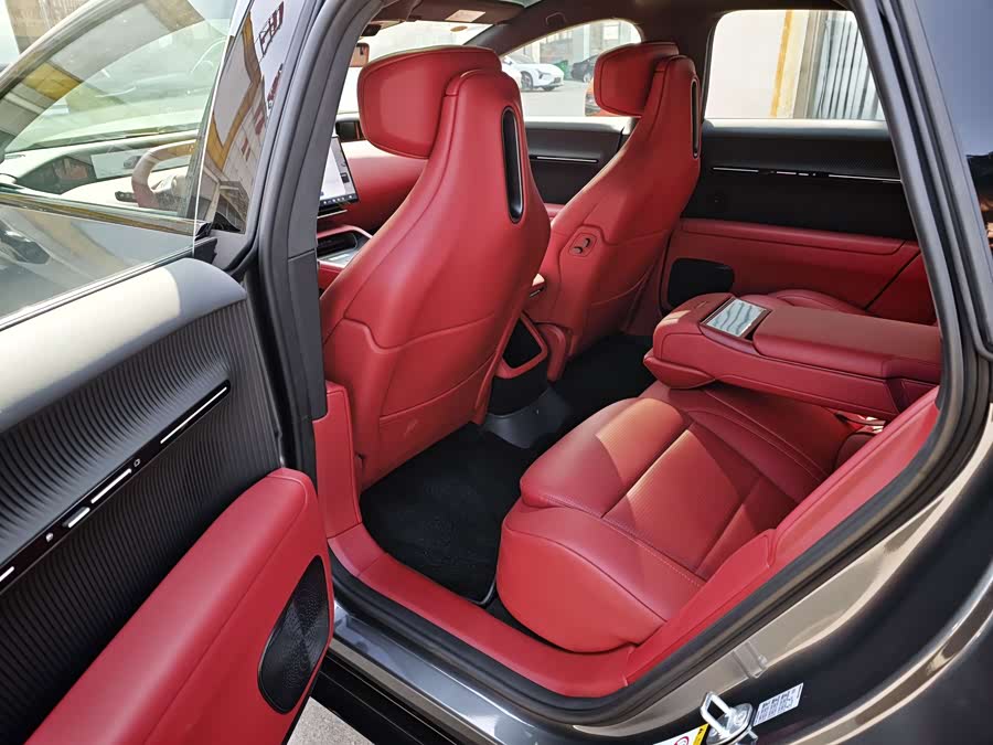 Avatr 12 2026 car image #10