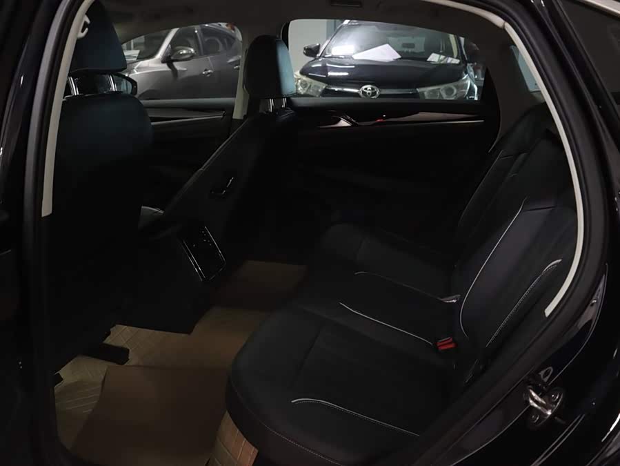 Volkswagen Passat 2022 immagine di auto #10