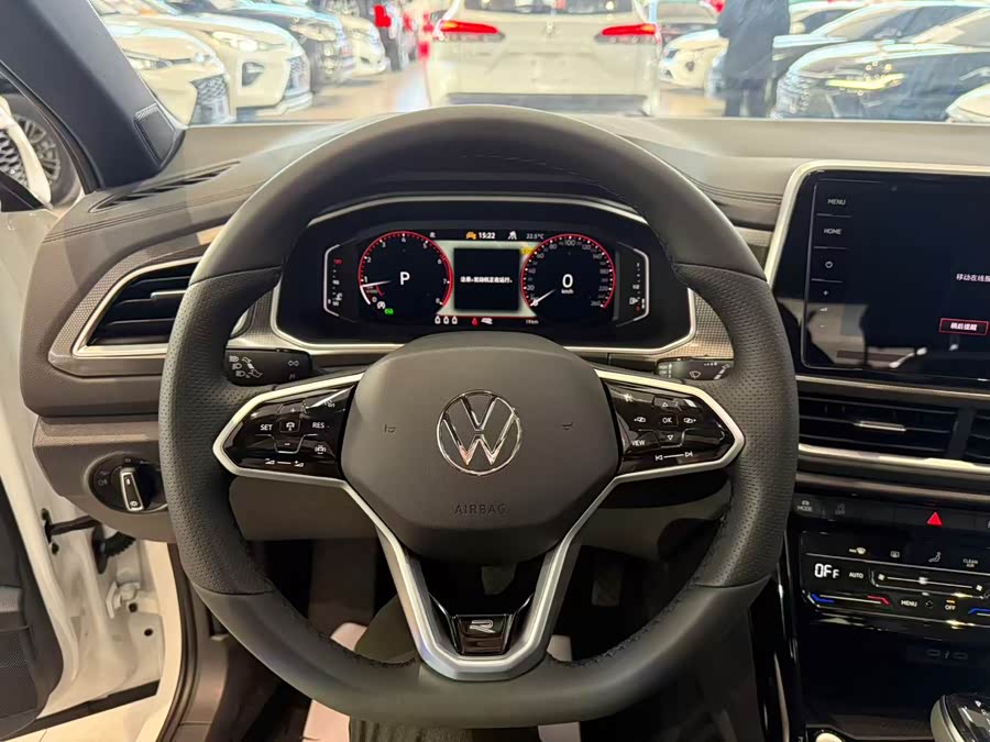 Volkswagen T-Roc 2026 car image #10