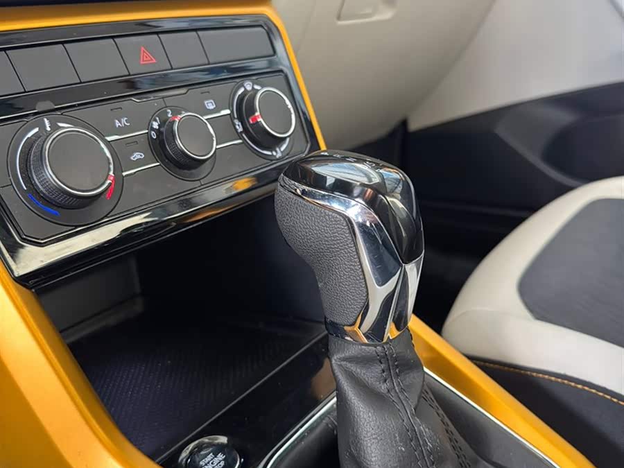 Volkswagen T-Cross 2020 car image #10