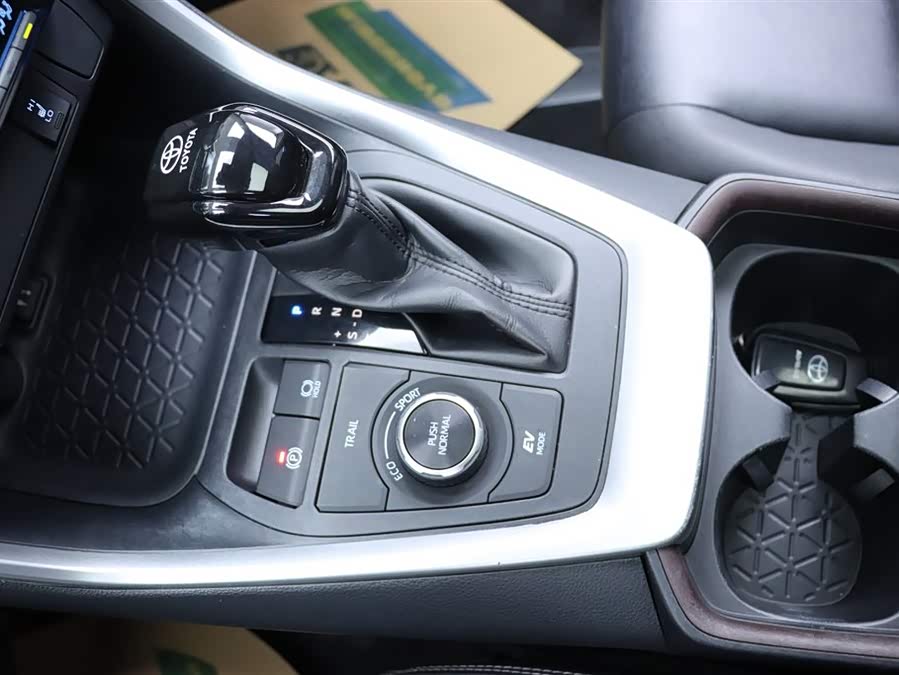 Toyota RAV4 2020 car image #10