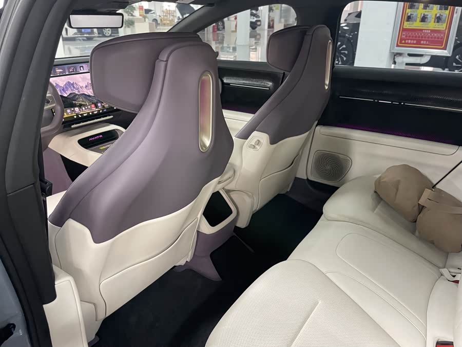 Avatr 12 2024 car image #10