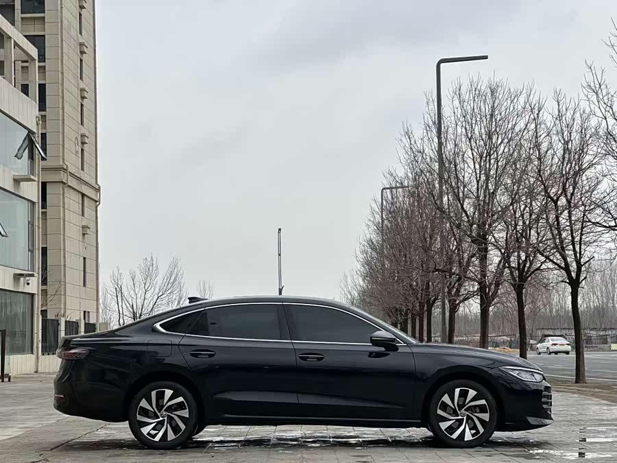 Volkswagen Passat 2024 immagine di auto #10