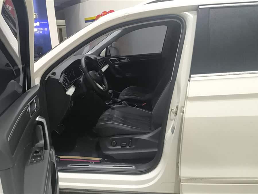 Volkswagen Tiguan L 2022 car image #10