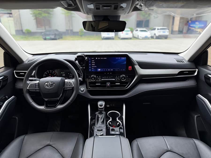 Toyota Highlander 2023 car image #10