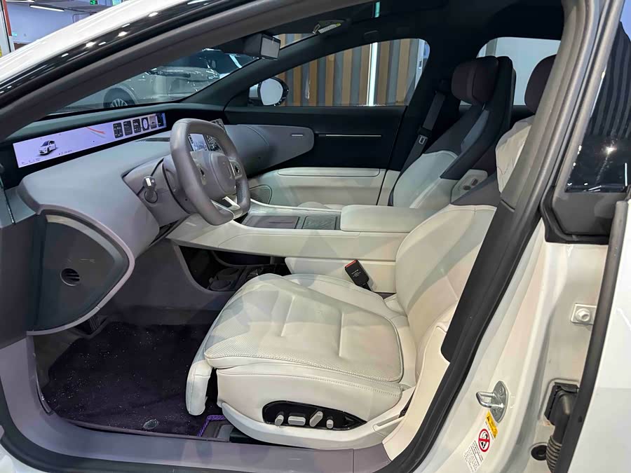 Avatr 12 2025 car image #10