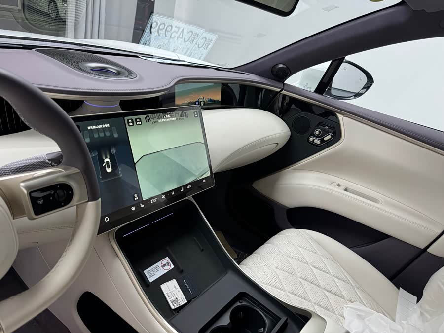 Avatr 11 2025 car image #10