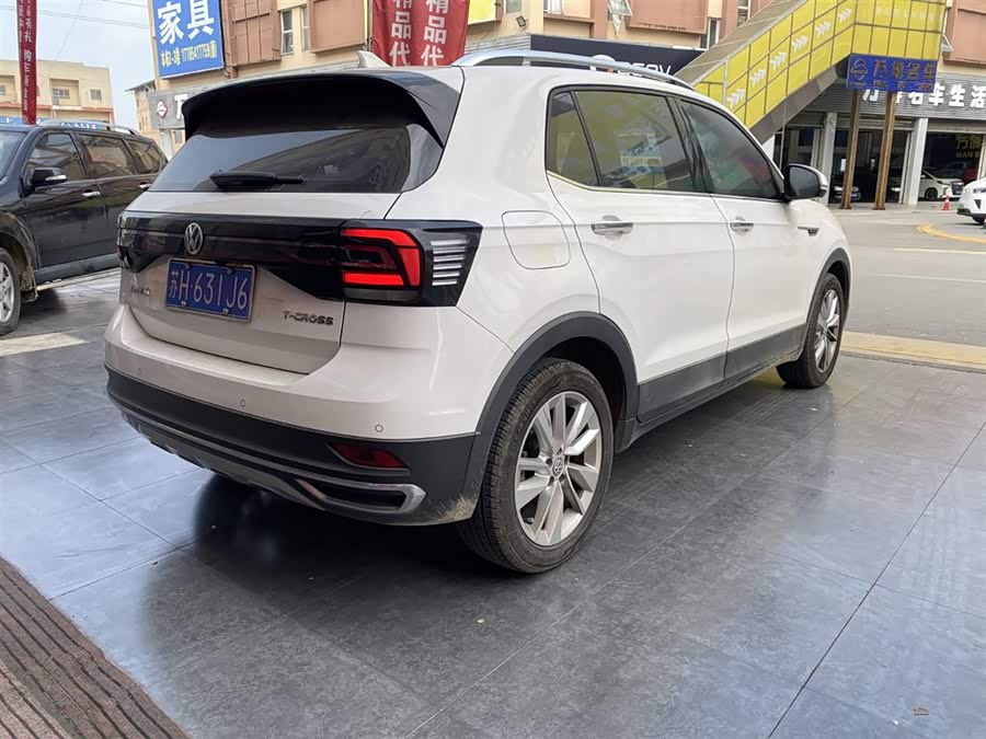 Volkswagen T-Cross 2019 car image #10