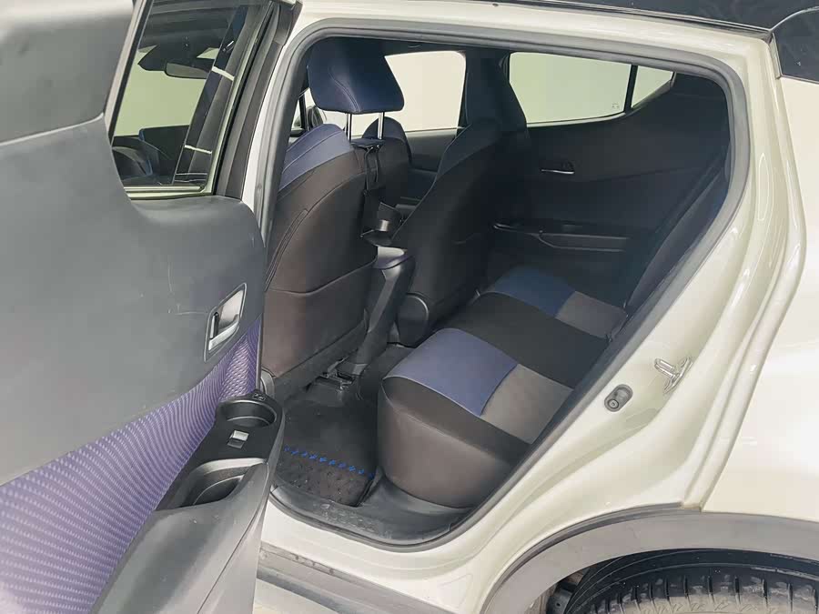 Toyota C-HR 2020 car image #10